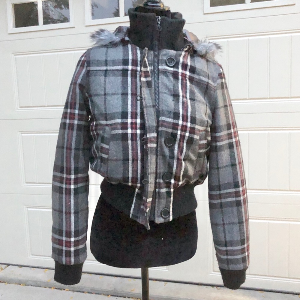 Cropped Puffer Jacket - image 3